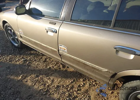 2001 Mercury Grand Marquis Gs z USA, uszkodzony, nr VIN 2MEFM74W11X714002